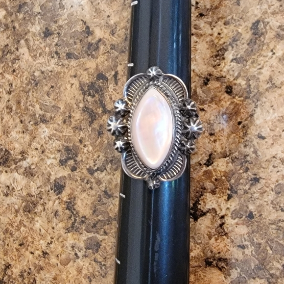 Native American Marquise Shaped Mother of Pearl Sterling Silver 925 Vintage Ring - Picture 2 of 11